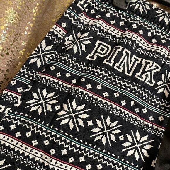 PINK Victorias Secret Black White Holiday Snowflake Pajama Pants, S NWT - Picture 4 of 6